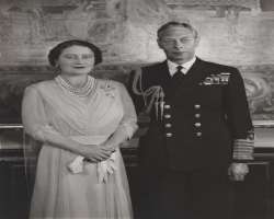 The hotel has hosted some notable people. In 1939, The hotel has hosted some notable people. In 1939, King George VI and his wife, Queen Elizabeth The Queen Mother, stayed at the Banff Springs Hotel du